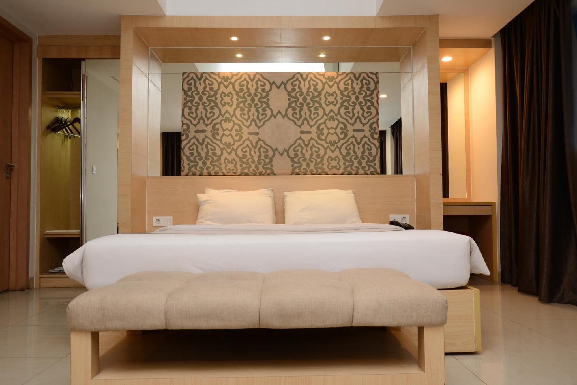 Metland Hotel Чиребон Екстер'єр фото